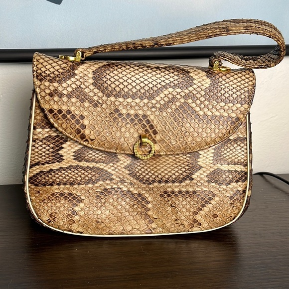 Saks Fifth Avenue Handbags - VINTAGE Saks Fifth Avenue python snakeskin handbag purse